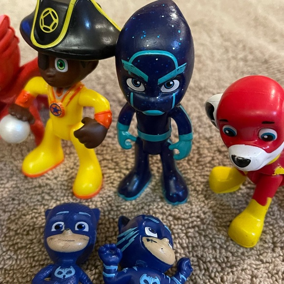 PJ Masks Characters and 1 Paw Patrol Super Pup Action Figures - Picture 6 of 15